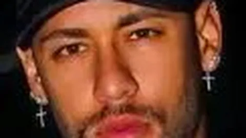 泰山中场金敬道是否已归化成外籍球员？